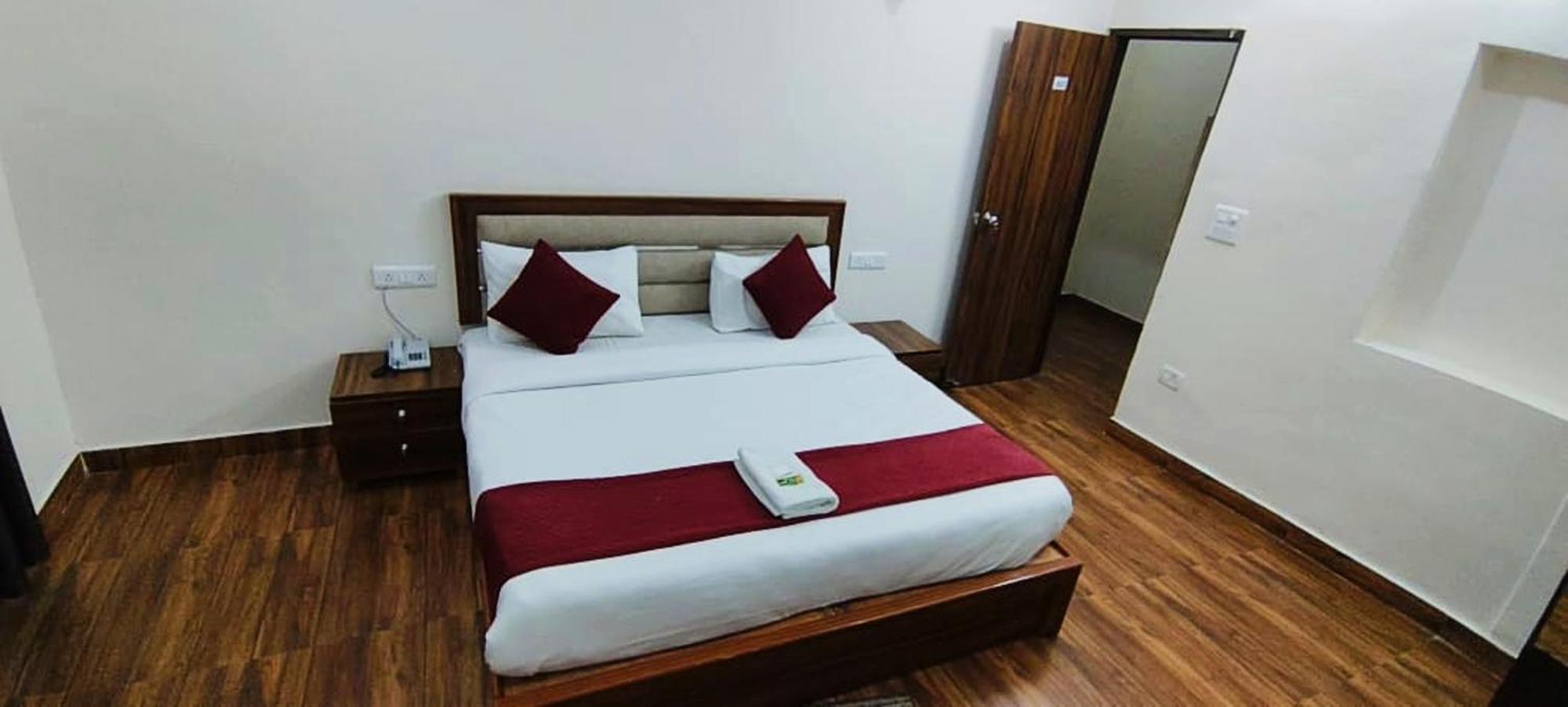 Luxury Rooms In Safdarjung Enclave Near Aiims & Safdarjung Hospital New Delhi Extérieur photo