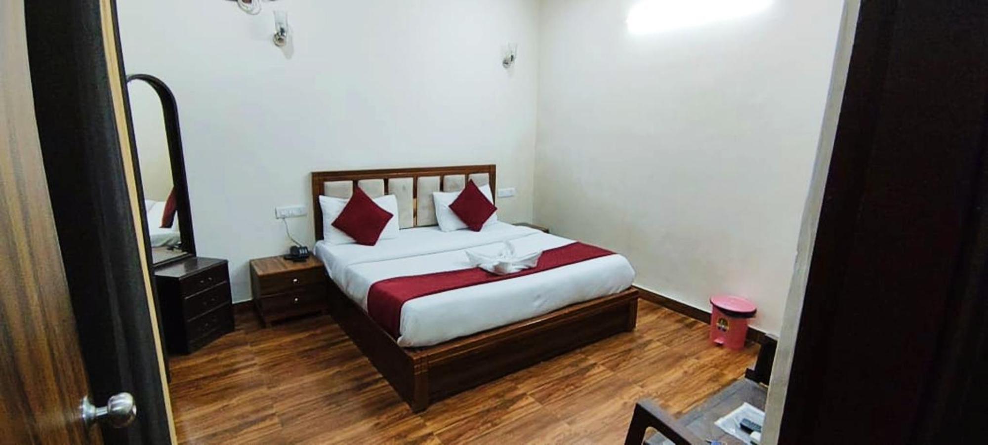 Luxury Rooms In Safdarjung Enclave Near Aiims & Safdarjung Hospital New Delhi Extérieur photo