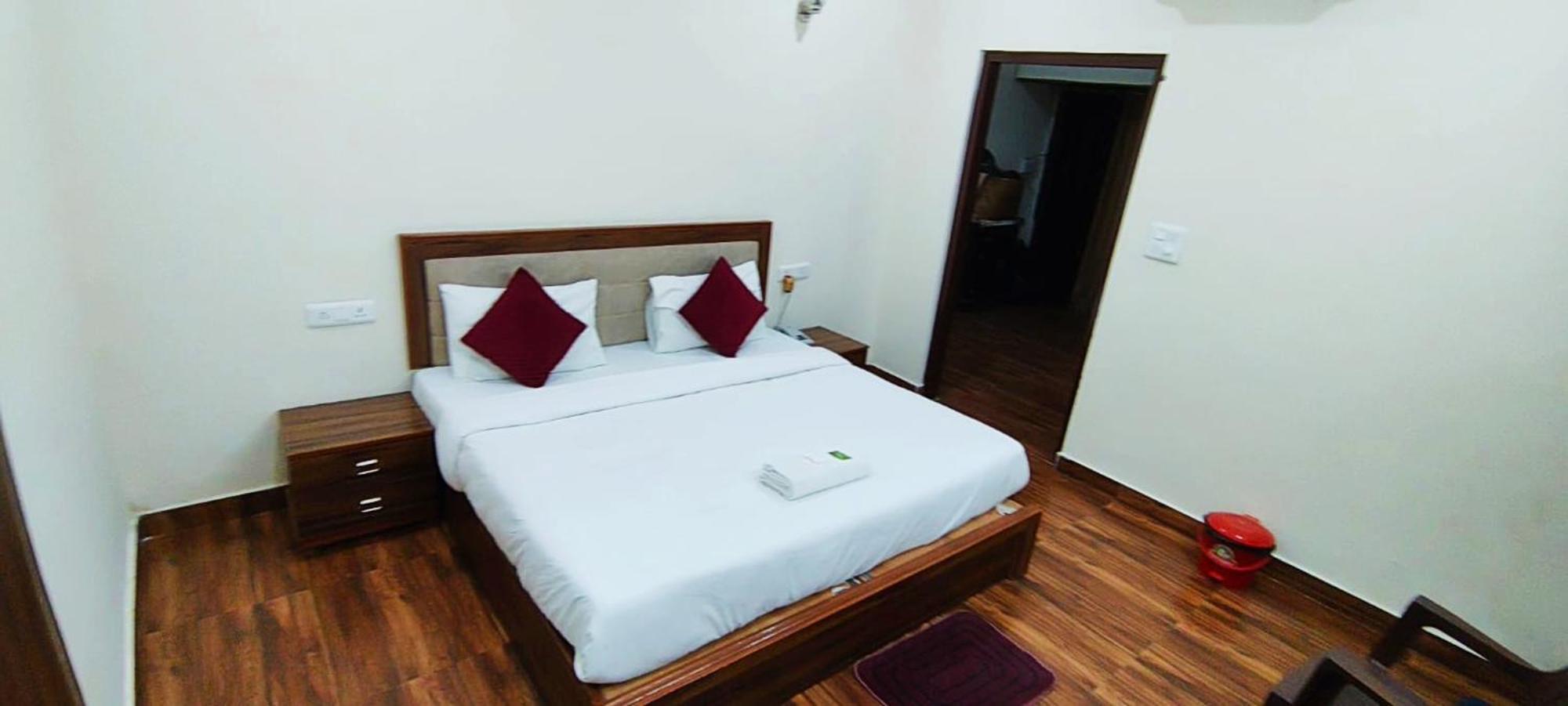Luxury Rooms In Safdarjung Enclave Near Aiims & Safdarjung Hospital New Delhi Extérieur photo