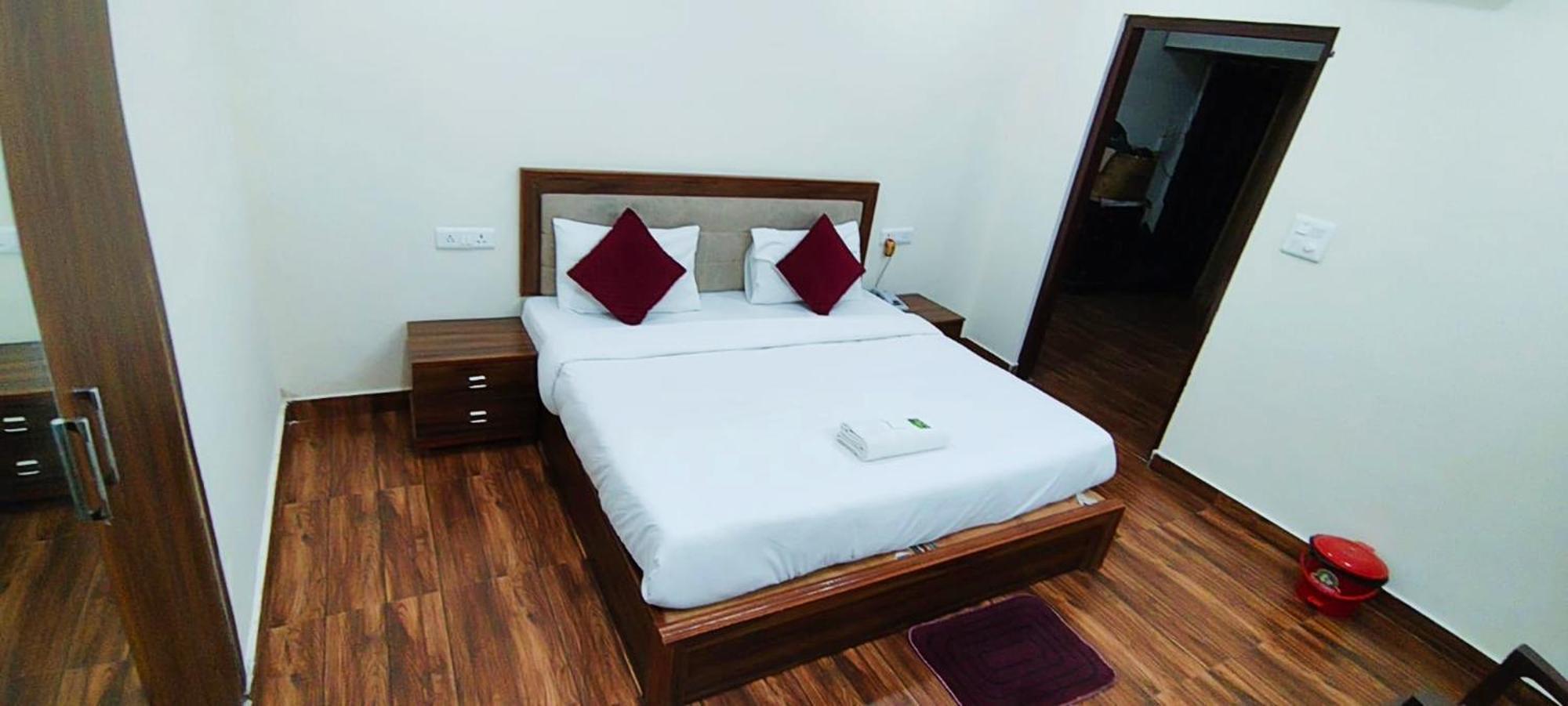 Luxury Rooms In Safdarjung Enclave Near Aiims & Safdarjung Hospital New Delhi Extérieur photo